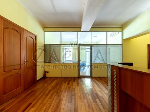 комерційна за адресою Круглоуніверситетська вул., 4Б