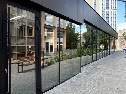 комерційна за адресою Рівненська вул., 25