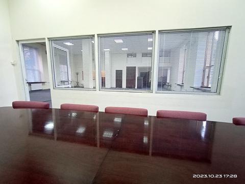 коммерческая по адресу Довженко ул., 4