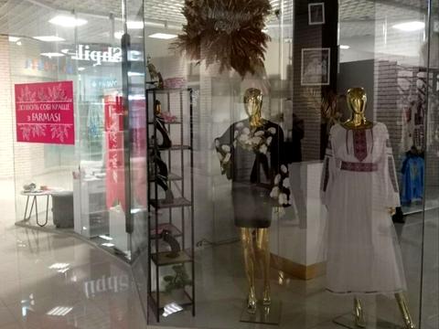 комерційна за адресою Степана Бандери вул., 2/1а