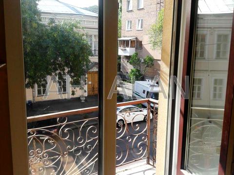 комерційна за адресою Борисоглібська вул., 7