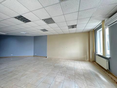 комерційна за адресою Зарічанська вул., 3/1