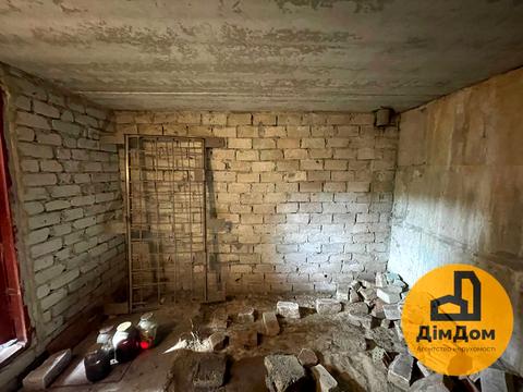 паркомісце за адресою Полярна вул., 19