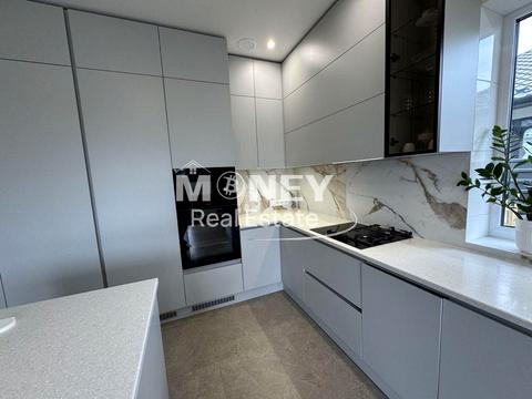 будинок за адресою с. Нові Петрівці, Нові Петрівці