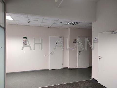 комерційна за адресою Вацлава Гавела бульв. (Івана Лепсе), 63