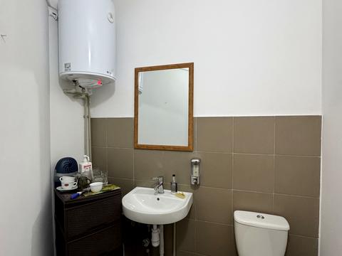 комерційна за адресою Добровольців вул. (Маршала Говорова), 8