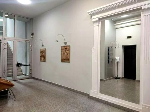 комерційна за адресою Музейний пров., 4