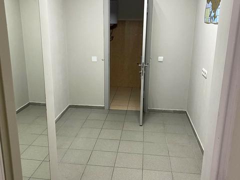 комерційна за адресою Дмитра Яворницького просп. (Карла Маркса), 68