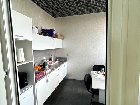 комерційна за адресою Гнатюка пров., 3