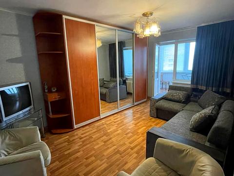 квартира за адресою Володимира Момота вул., 42