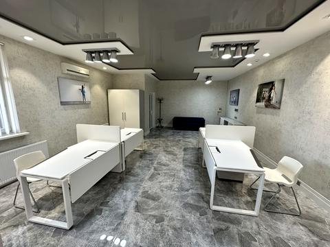 комерційна за адресою Євгена Коновальця вул. (Щорса), 32-Б