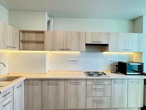 квартира за адресою Академіка Глушкова просп., 42