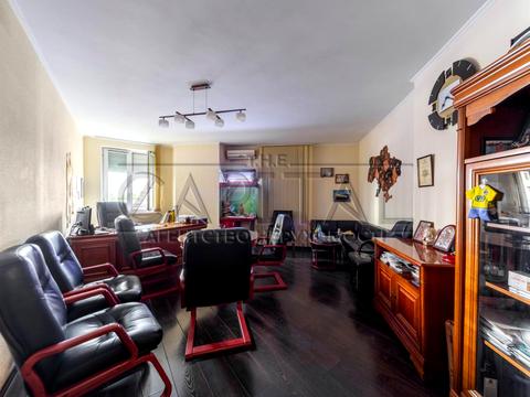 комерційна за адресою Раїси Окіпної вул., 4