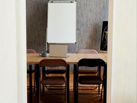 комерційна за адресою Степана Бандери вул., 8а