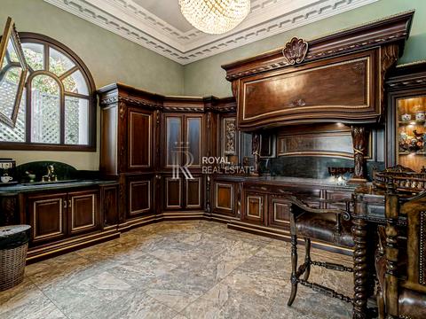 будинок за адресою вул. Редутна