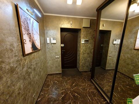 комерційна за адресою Межигірська вул., 25