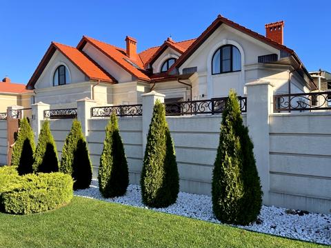 будинок за адресою Уютна, 8