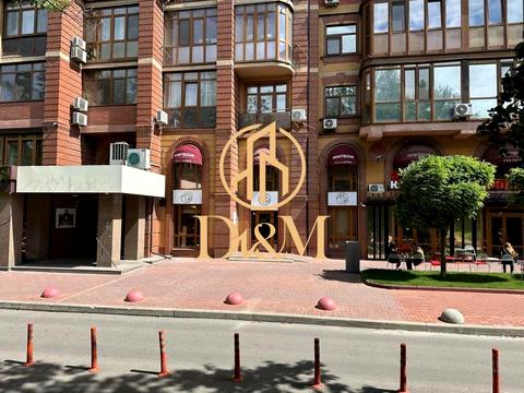 комерційна за адресою Євгена Коновальця вул. (Щорса), 36-В