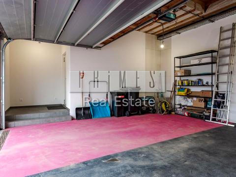 будинок за адресою Вишнева вул.