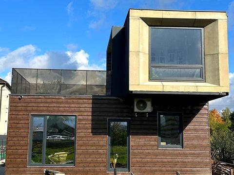 будинок за адресою Олександра Довженка вул.