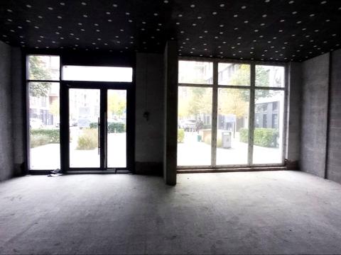 комерційна за адресою Салютна вул., 2к18