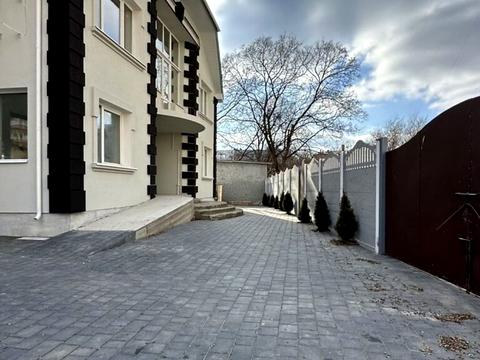 комерційна за адресою Подільська вул., 12