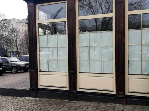 комерційна за адресою Героїв Майдану вул. (Театральна), 10