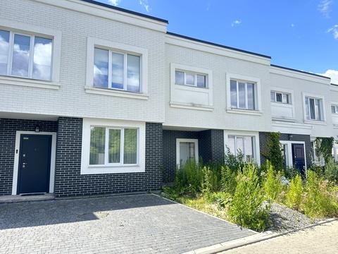 будинок за адресою с. Нові Петрівці, 4-та Будівельників вул.