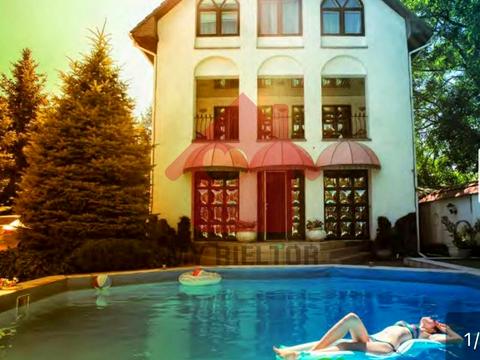 комерційна за адресою Корятовича пл., 53