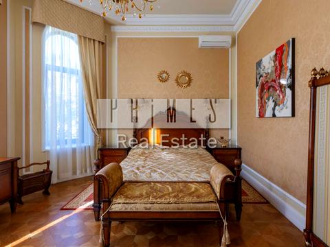 будинок за адресою смт. Козин, Столичне шосе