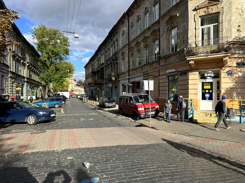 комерційна за адресою Юрія Федьковича вул., 21