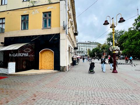 комерційна за адресою Незалежності вул., 5
