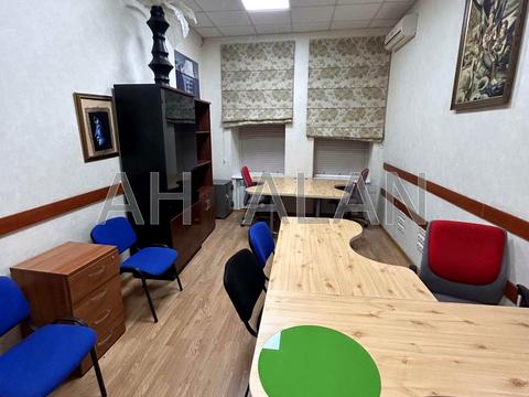 комерційна за адресою Микільсько-Ботанічна вул., 3