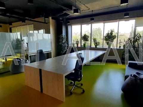 комерційна за адресою Вацлава Гавела бульв. (Івана Лепсе), 6