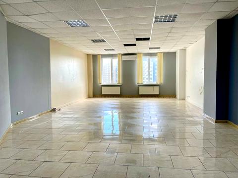комерційна за адресою Зарічанська вул., 3/1