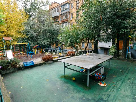 комерційна за адресою Дмитрівська вул., 82