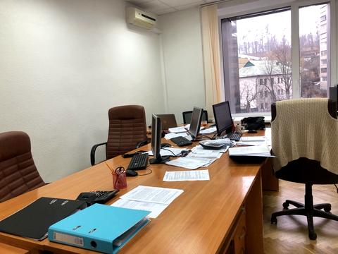 комерційна за адресою Болсуновська вул. (Сергія Струтинського), 8
