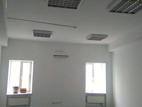 комерційна за адресою Лариси Руденко вул., 6-А
