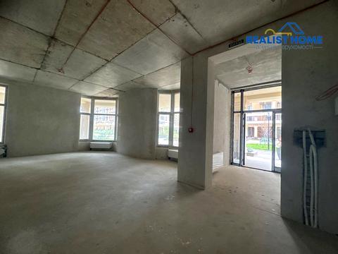 комерційна за адресою Молодіжна вул., 10