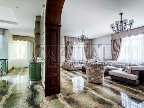 будинок за адресою с. Плюти, Світанкова, 10