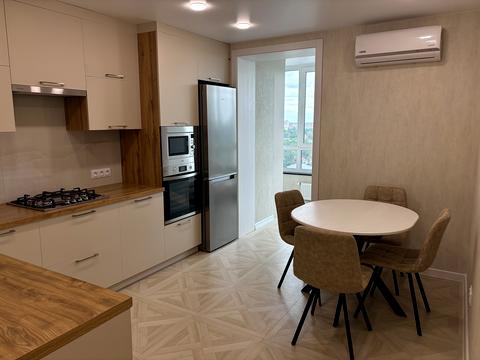 квартира за адресою Домбровського вул., 3в