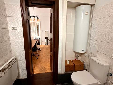 комерційна за адресою Ринок пл., 6
