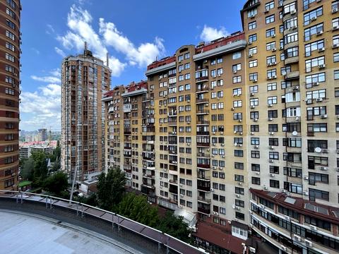 комерційна за адресою Євгена Коновальця вул. (Щорса), 36