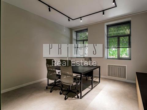 комерційна за адресою Богдана Хмельницького вул., 9