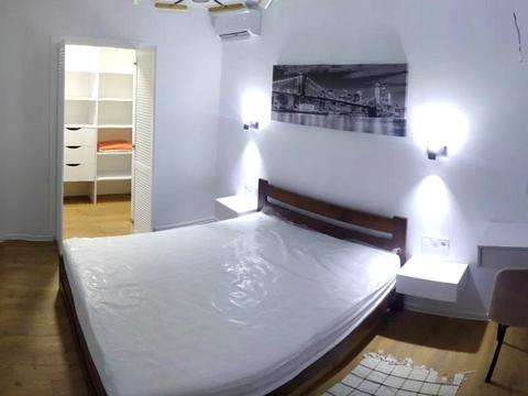 квартира за адресою Дорошенка вул., 8