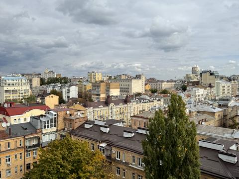 комерційна за адресою Пирогова вул., 2/37б