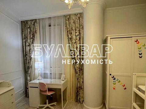 квартира по адресу Гвардейцев-Широнинцев ул., 33