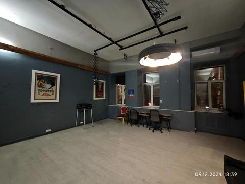 комерційна за адресою Велика Житомирська вул., 8-Б