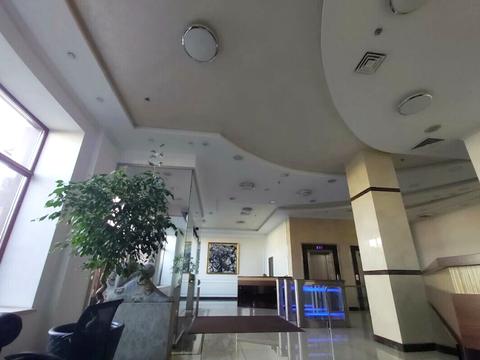 комерційна за адресою Петра Сагайдачного вул., 12