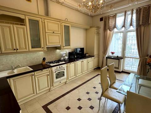 квартира за адресою Мирона Тарнавського вул. (Кутузова), 4